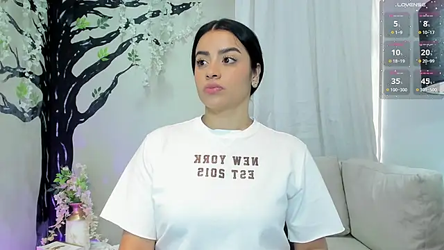 Snapshot of Paula_Desousa chatting on October 26, 2025, 5:57 pm Paula Desousa online show from October 26, 2025, 5:57 pm