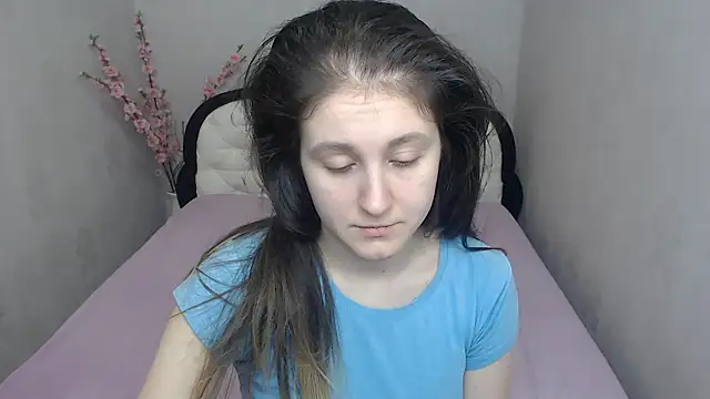 Holliy Cooper online show from March 16, 2026, 8:07 am