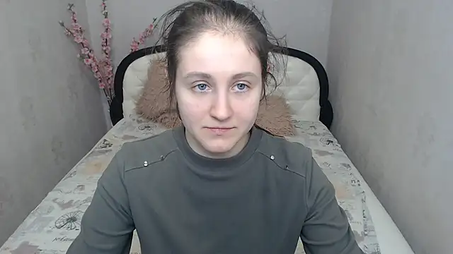 Holliy Cooper online show from April 23, 2026, 8:10 am