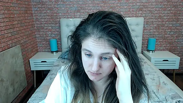 Holliy Cooper online show from October 24, 2025, 8:02 am