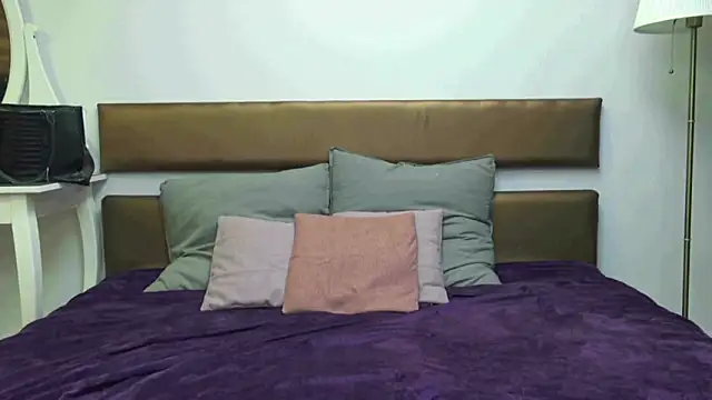 MissYvie online show from October 15, 2025, 8:00 am