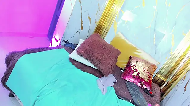 dianamilf online show from April 18, 2026, 7:54 am