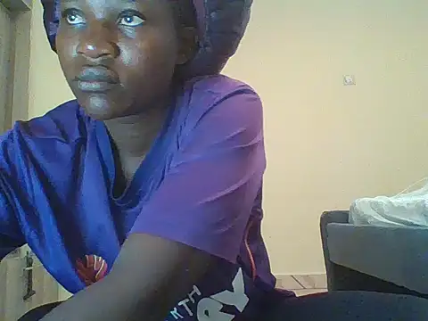 Snapshot of prettychic5 chatting on October 10, 2025, 7:42 am prettychic5 online show from October 10, 2025, 7:42 am