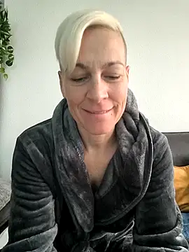 DarleenHot online show from October 25, 2025, 7:18 am