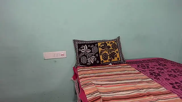 shrutitelugu69 online show from April 19, 2026, 5:25 pm