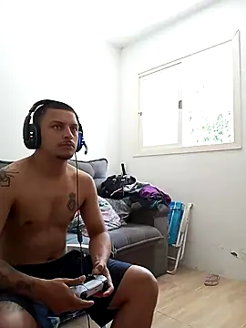 emrehliug12 online show from December 18, 2024, 5:21 pm