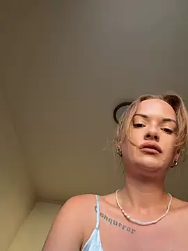 ElenaRebelle online show from June 21, 2026, 4:18 am