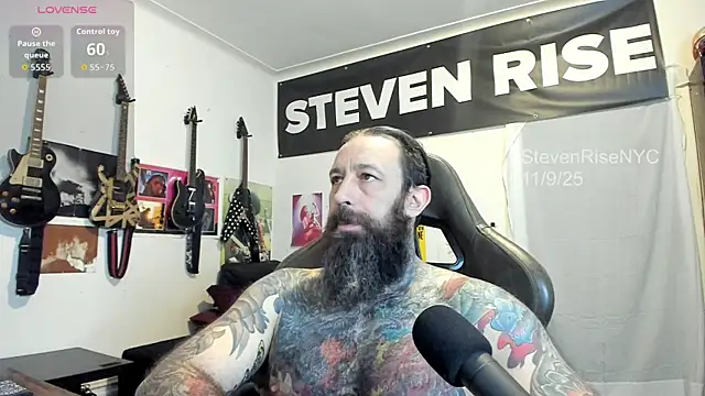 Snapshot of StevenRiseNYC chatting on November 10, 2025, 2:33 pm StevenRiseNYC online show from November 10, 2025, 2:33 pm