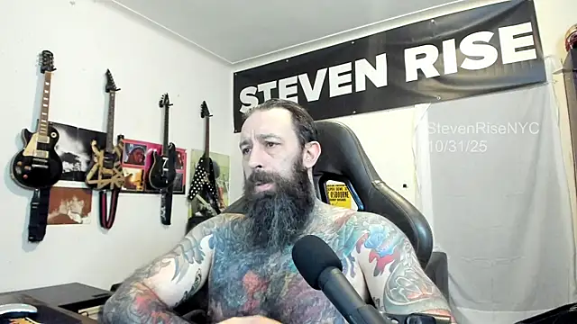 Snapshot of StevenRiseNYC chatting on October 31, 2025, 2:46 pm StevenRiseNYC online show from October 31, 2025, 2:46 pm