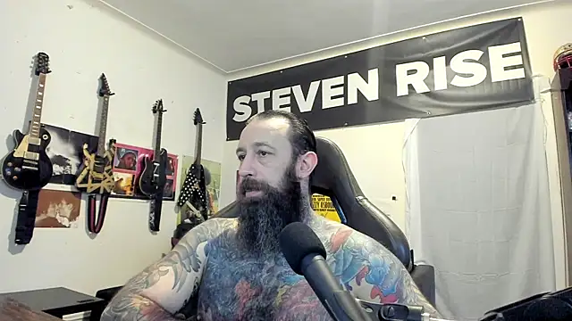 Snapshot of StevenRiseNYC chatting on November 4, 2025, 1:26 pm StevenRiseNYC online show from November 4, 2025, 1:26 pm