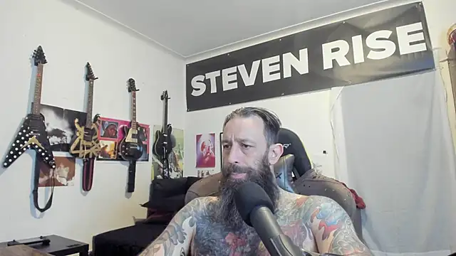 Snapshot of StevenRiseNYC chatting on May 4, 2026, 12:47 am StevenRiseNYC online show from May 4, 2026, 12:47 am