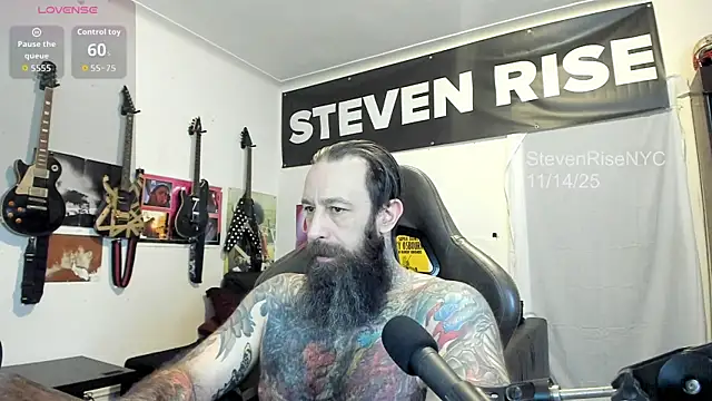 Snapshot of StevenRiseNYC chatting on November 14, 2025, 1:37 pm StevenRiseNYC online show from November 14, 2025, 1:37 pm