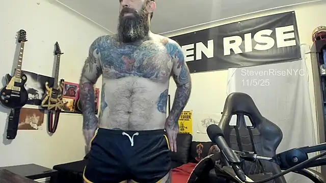 Snapshot of StevenRiseNYC chatting on November 5, 2025, 1:36 pm StevenRiseNYC online show from November 5, 2025, 1:36 pm