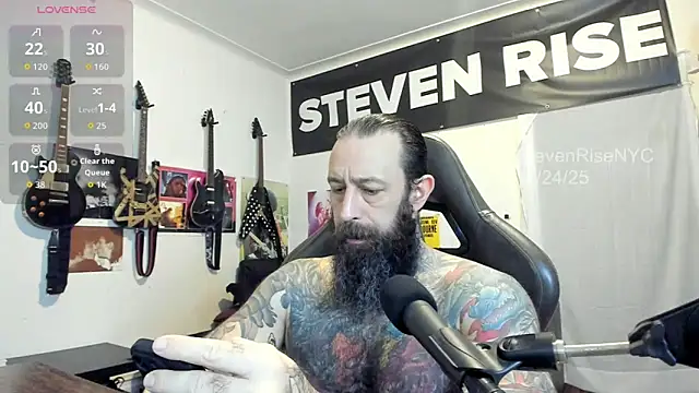 Snapshot of StevenRiseNYC chatting on November 24, 2025, 11:05 pm StevenRiseNYC online show from November 24, 2025, 11:05 pm