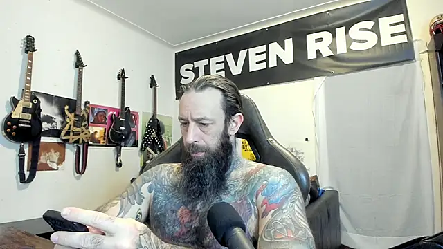 Snapshot of StevenRiseNYC chatting on December 2, 2025, 1:24 pm StevenRiseNYC online show from December 2, 2025, 1:24 pm