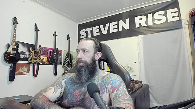 Snapshot of StevenRiseNYC chatting on October 28, 2025, 12:22 am StevenRiseNYC online show from October 28, 2025, 12:22 am