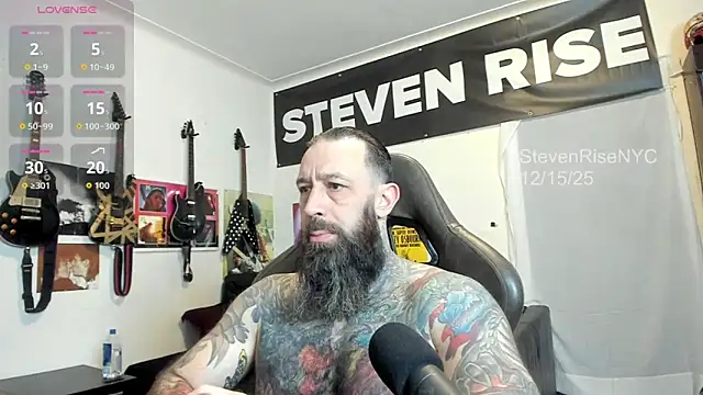 Snapshot of StevenRiseNYC chatting on December 15, 2025, 3:07 pm StevenRiseNYC online show from December 15, 2025, 3:07 pm
