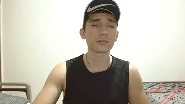 Snapshot of ChicoMaloFfF chatting on May 6, 2026, 1:42 am ChicoMaloFfF online show from May 6, 2026, 1:42 am