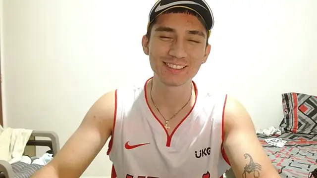 Snapshot of ChicoMaloFfF chatting on May 3, 2026, 1:33 am ChicoMaloFfF online show from May 3, 2026, 1:33 am