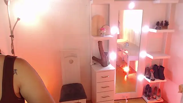 Snapshot of _Kim__M chatting on November 3, 2025, 1:37 pm Kim M online show from November 3, 2025, 1:37 pm