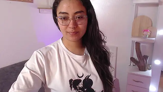 Snapshot of _Kim__M chatting on November 19, 2025, 12:16 pm Kim M online show from November 19, 2025, 12:16 pm