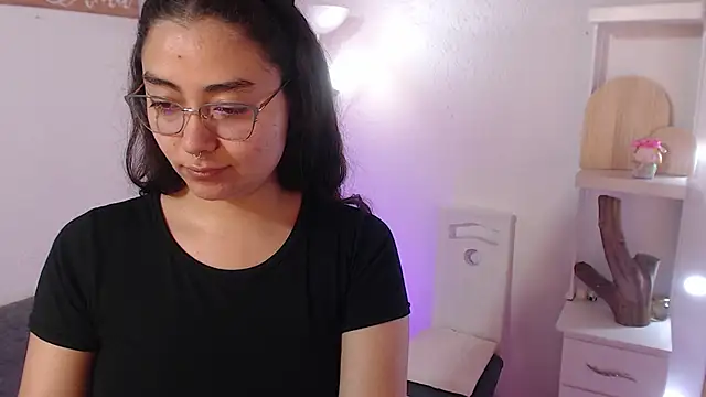 Snapshot of _Kim__M chatting on November 18, 2025, 3:15 pm Kim M online show from November 18, 2025, 3:15 pm