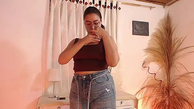  Kim  M online show from April 17, 2026, 3:26 pm