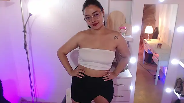 Snapshot of _Kim__M chatting on November 26, 2025, 12:05 pm Kim M online show from November 26, 2025, 12:05 pm