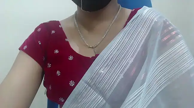 Snapshot of Lovely_Siri_23 chatting on January 30, 2025, 5:49 pm Lovely Siri 23 online show from January 30, 2025, 5:49 pm