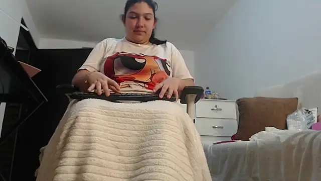 ammarahot7777 online show from April 5, 2026, 3:35 am