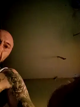 Snapshot of PIercingBoy38 chatting on November 16, 2025, 2:05 am PIercingBoy38 online show from November 16, 2025, 2:05 am