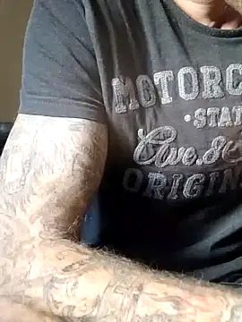 Snapshot of PIercingBoy38 chatting on October 27, 2025, 3:13 pm PIercingBoy38 online show from October 27, 2025, 3:13 pm