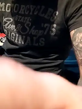 Snapshot of PIercingBoy38 chatting on September 14, 2025, 5:24 pm PIercingBoy38 online show from September 14, 2025, 5:24 pm