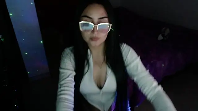 Tiffani Williams online show from March 3, 2026, 11:56 pm