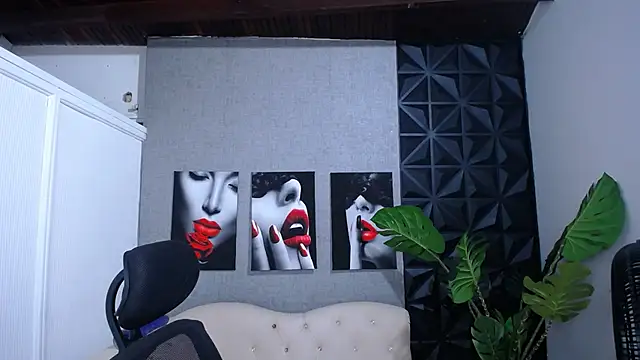 Valentinaa mature online show from April 20, 2026, 10:55 pm