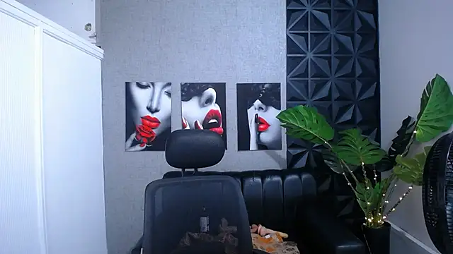 Valentinaa mature online show from April 8, 2026, 9:33 am