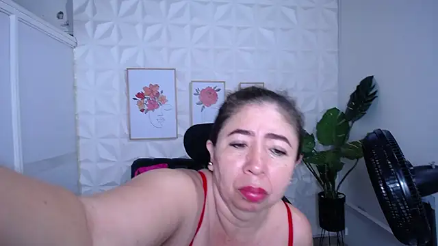 Valentinaa mature online show from November 17, 2025, 11:31 pm