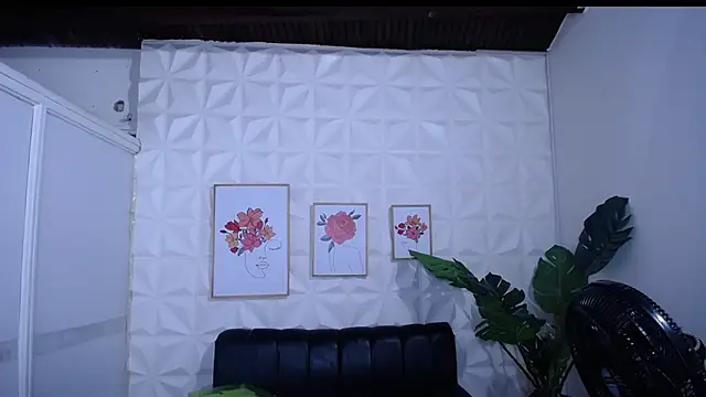 Valentinaa mature online show from January 7, 2026, 8:58 pm