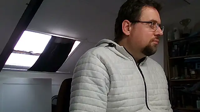 rdewaard81 online show from December 4, 2025, 12:37 pm