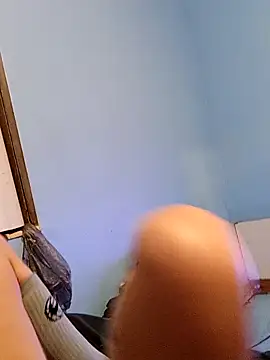 Snapshot of petiteDollface chatting on February 28, 2025, 10:52 am petiteDollface online show from February 28, 2025, 10:52 am