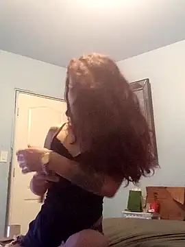 Snapshot of petiteDollface chatting on March 1, 2025, 9:18 am petiteDollface online show from March 1, 2025, 9:18 am