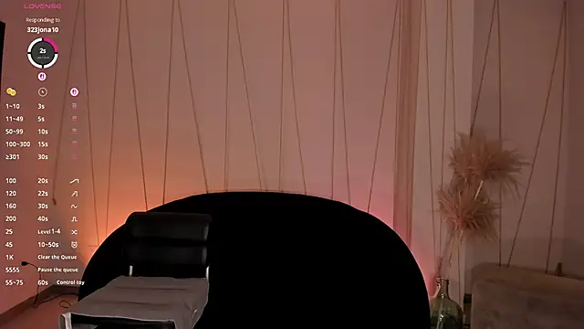 Snapshot of LizzHamilton__ chatting on November 23, 2025, 5:12 pm LizzHamilton online show from November 23, 2025, 5:12 pm