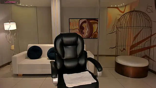 Snapshot of LizzHamilton__ chatting on November 26, 2025, 8:42 pm LizzHamilton online show from November 26, 2025, 8:42 pm