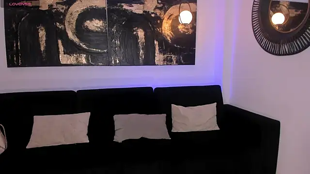 LizzHamilton   online show from March 3, 2026, 9:00 pm