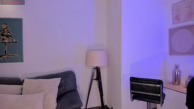 LizzHamilton   online show from February 5, 2026, 1:18 pm