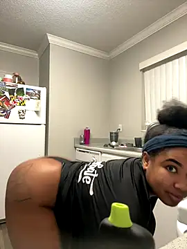 Snapshot of creamdreammmm chatting on December 17, 2025, 4:39 am creamdreammmm online show from December 17, 2025, 4:39 am