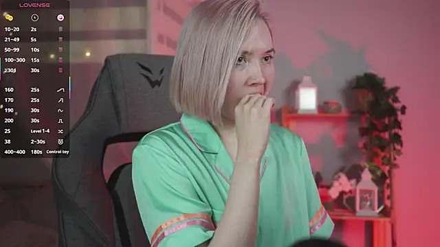 Snapshot of ReiYosimoto chatting on November 18, 2025, 5:49 pm ReiYosimoto online show from November 18, 2025, 5:49 pm