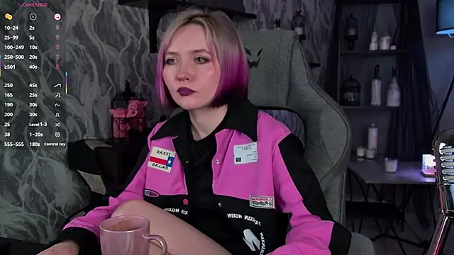 ReiYosimoto online show from April 18, 2026, 1:13 pm