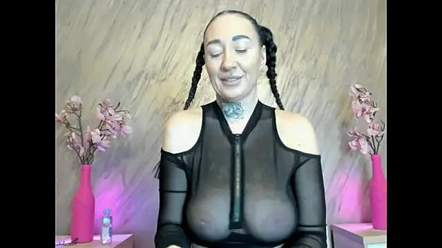 Rayanablackandwhite online show from April 22, 2026, 7:09 pm