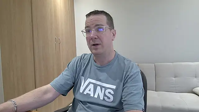 BrettJ81 online show from November 19, 2025, 2:17 pm